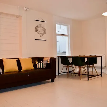 Renovated 3 Bedroom *