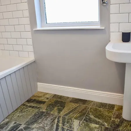 Renovated 3 Bedroom Apartment *