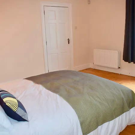 Renovated 3 Bedroom *