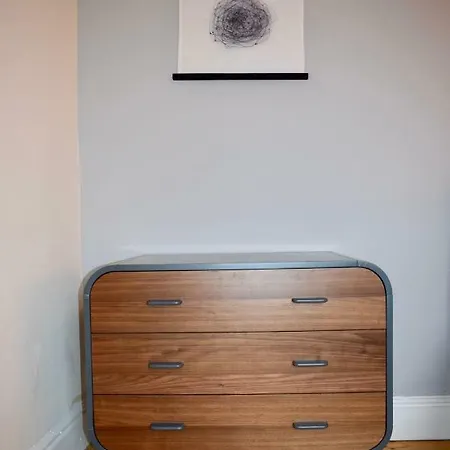 Renovated 3 Bedroom *